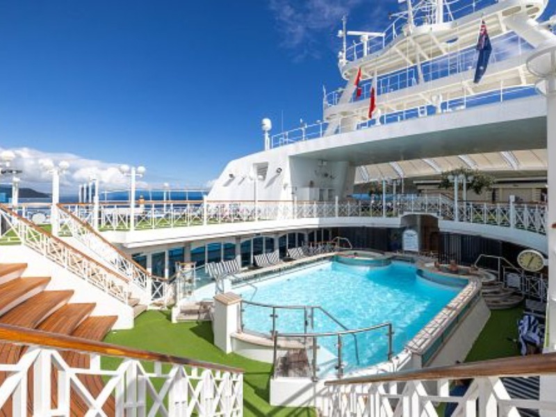 Carnival Croisière Adventure Piscine