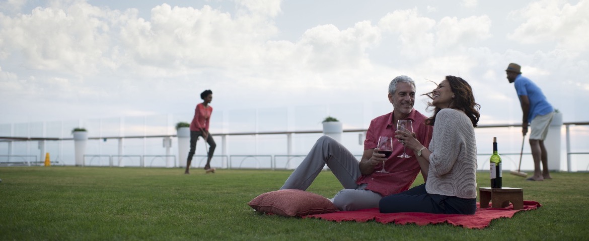 Croisière Celebrity Equinox Lawn Club