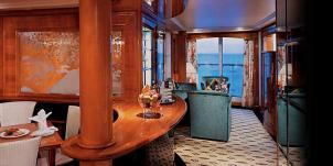 Croisière NCL Norwegian Cruise Line Spirit Suite du propriétaire face à l'arrière (poupe) avec chambre principale et balcon