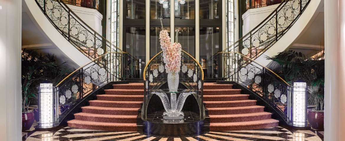Croisière OCE Oceania Cruises Riviera grand escalier