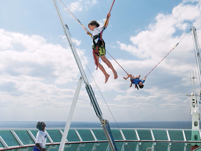 Croisière RCI Royal Caribbean Enchantment of the Seas Bungee trampoline