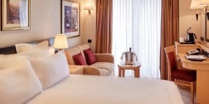 Cunard Cruise Line Croisière Queen Elizabeth Cabine britannia avec balcon vue partiellement obstruée